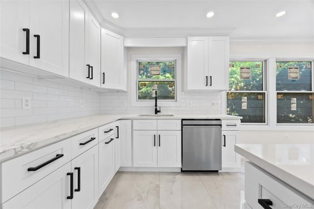 2 Circle Drive, Syosset, NY 11791