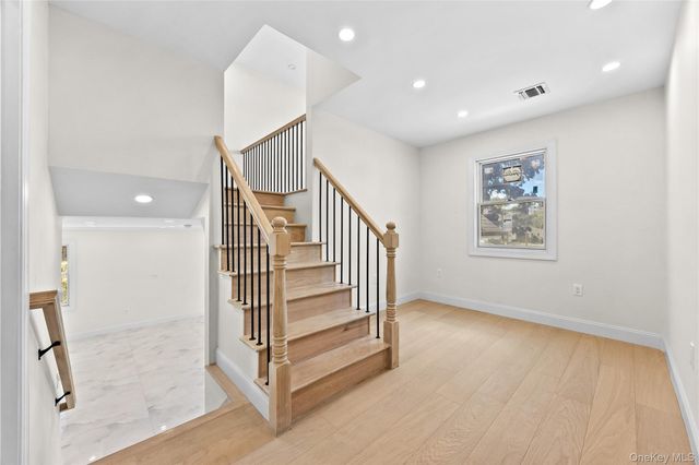 2 Circle Drive, Syosset, NY 11791