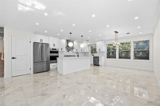 2 Circle Drive, Syosset, NY 11791