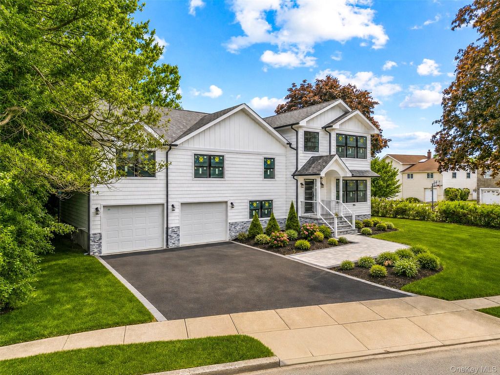 2 Circle Drive, Syosset, NY 11791