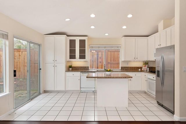 2119 Gold Haven Ct, Gold River, CA 95670