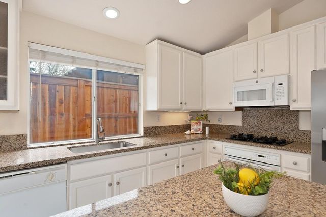 2119 Gold Haven Ct, Gold River, CA 95670