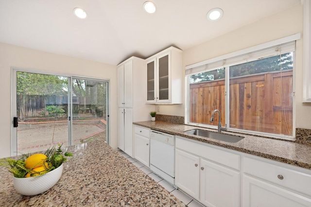 2119 Gold Haven Ct, Gold River, CA 95670