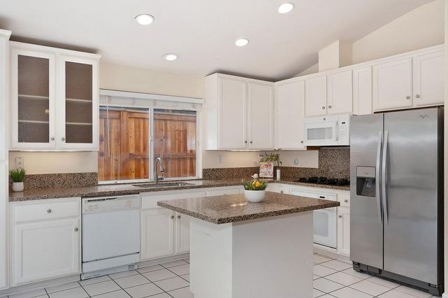 2119 Gold Haven Ct, Gold River, CA 95670