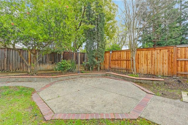 2119 Gold Haven Ct, Gold River, CA 95670