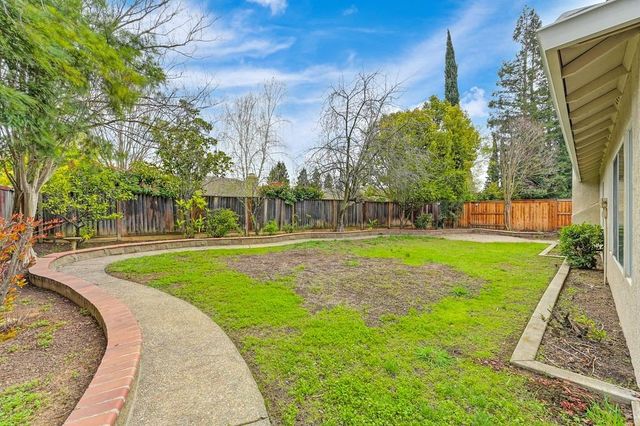 2119 Gold Haven Ct, Gold River, CA 95670
