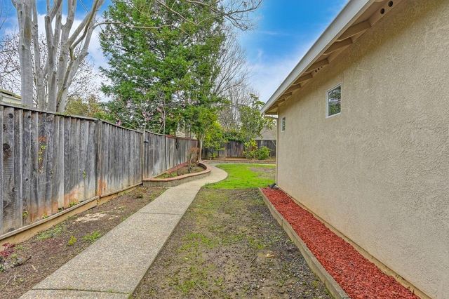 2119 Gold Haven Ct, Gold River, CA 95670