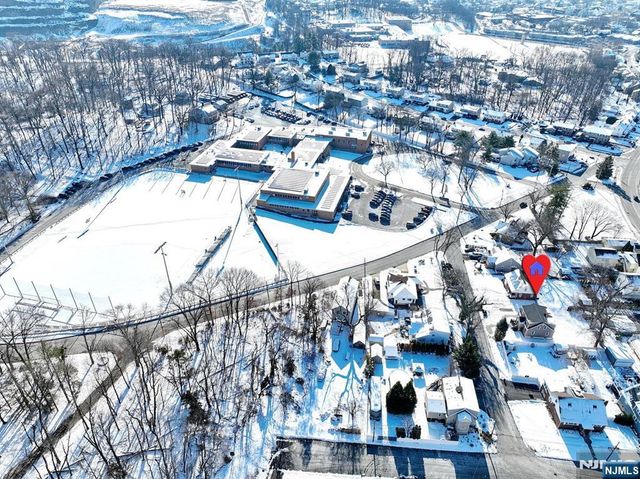 15 Onyx Terrace, North Haledon, NJ 07508