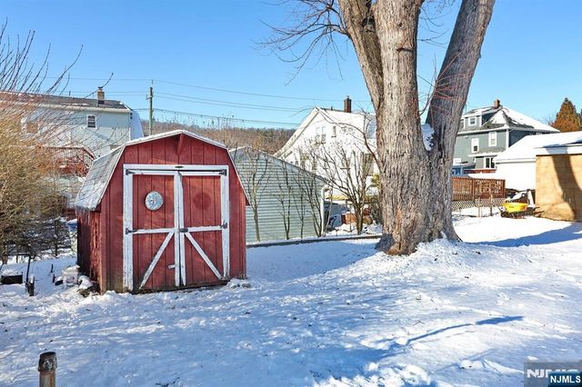 15 Onyx Terrace, North Haledon, NJ 07508