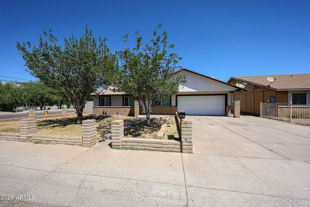 7056 W TAYLOR Street, Phoenix, AZ 85043 — exterior