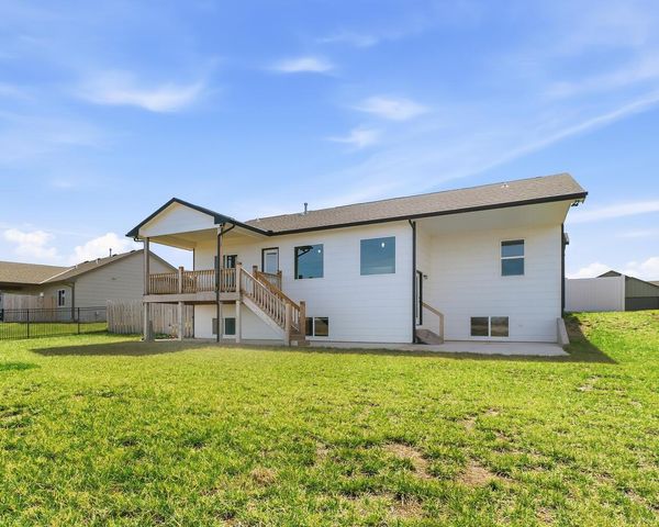 832 E Sunset St, Goddard, KS 67052
