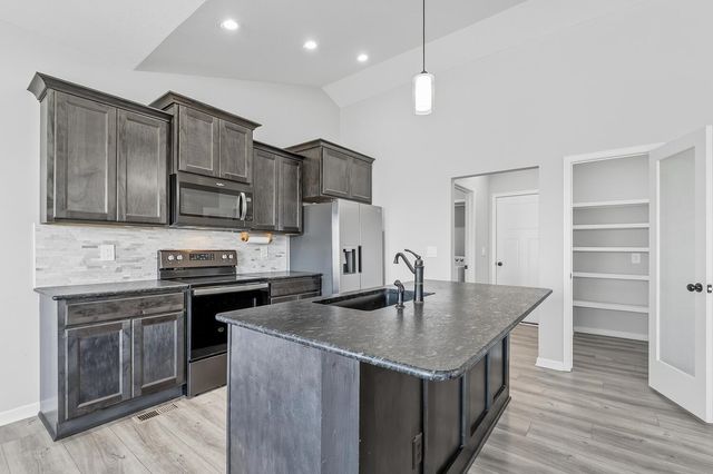 832 E Sunset St, Goddard, KS 67052