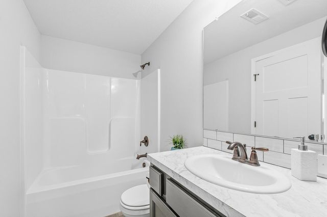 832 E Sunset St, Goddard, KS 67052