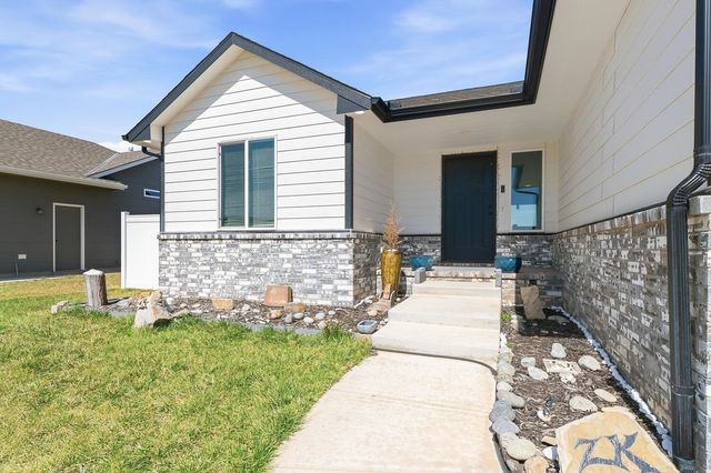 832 E Sunset St, Goddard, KS 67052