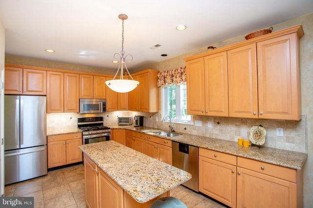 6 LEAPSON LN, Doylestown, PA 18901