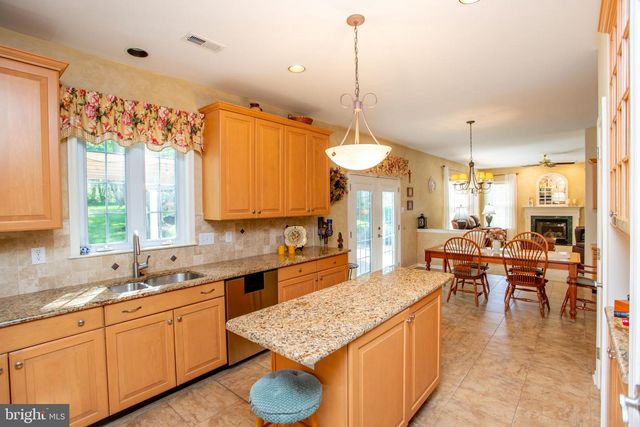 6 LEAPSON LN, Doylestown, PA 18901