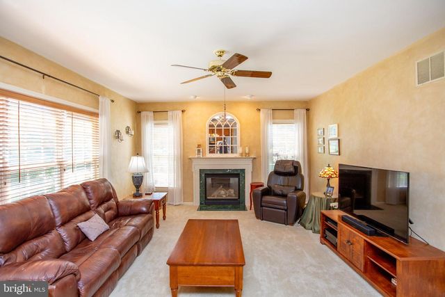 6 LEAPSON LN, Doylestown, PA 18901