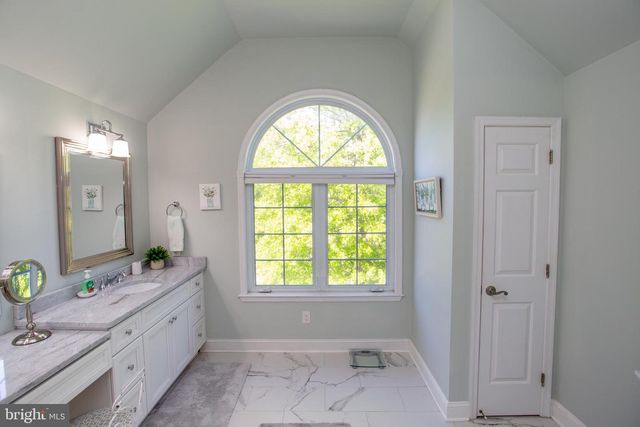 6 LEAPSON LN, Doylestown, PA 18901