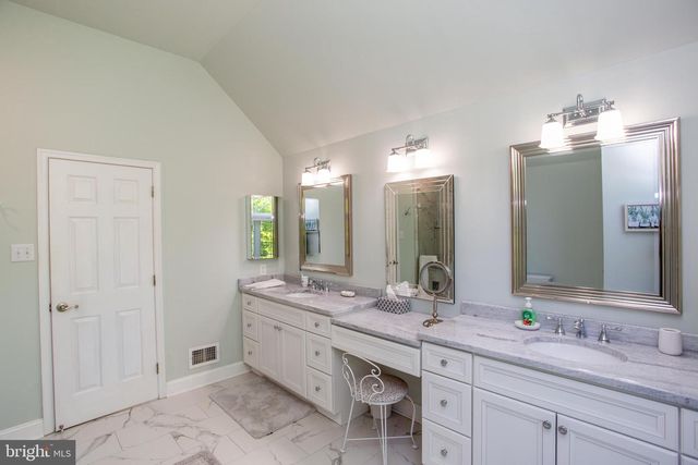 6 LEAPSON LN, Doylestown, PA 18901