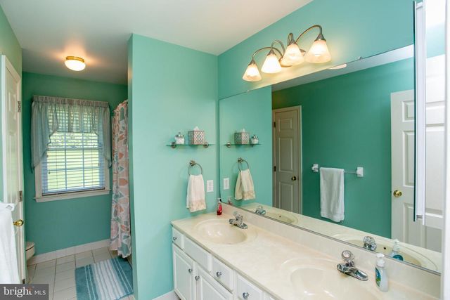 6 LEAPSON LN, Doylestown, PA 18901