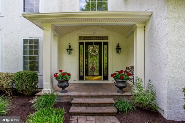 6 LEAPSON LN, Doylestown, PA 18901