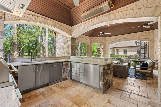 15 Sterling Dale Place, The Woodlands, TX 77382