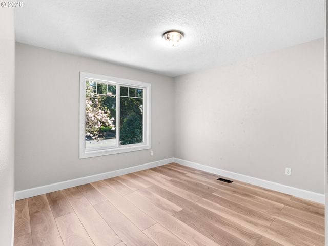 2536 DEBOK Rd, West Linn, OR 97068