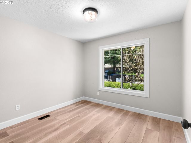 2536 DEBOK Rd, West Linn, OR 97068