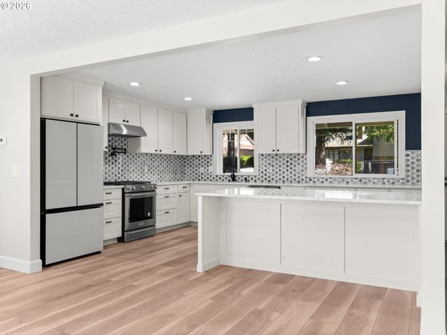 2536 DEBOK Rd, West Linn, OR 97068