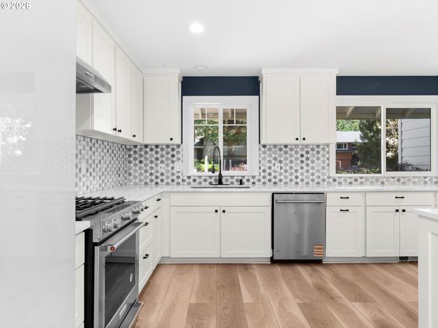 2536 DEBOK Rd, West Linn, OR 97068