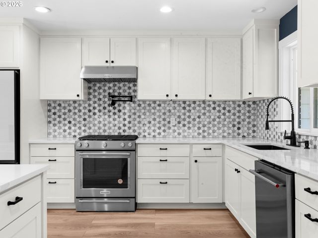 2536 DEBOK Rd, West Linn, OR 97068