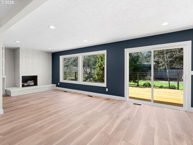 2536 DEBOK Rd, West Linn, OR 97068