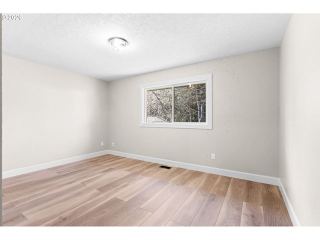 2536 DEBOK Rd, West Linn, OR 97068