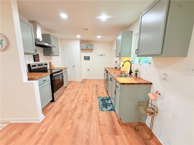 2575 San Angelo Ave, Ingleside, TX 78362