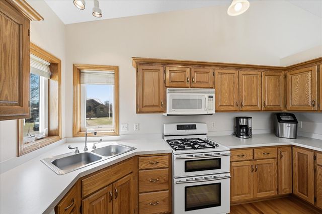 10004 Fallgold Parkway N, Brooklyn Park, MN 55443