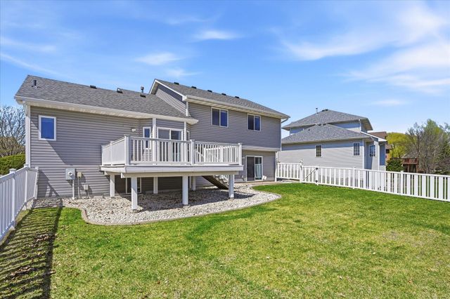 10004 Fallgold Parkway N, Brooklyn Park, MN 55443