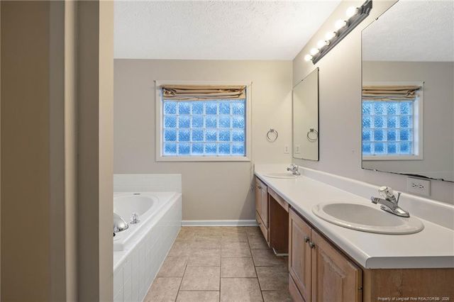 6305 Nakoma Way, Fayetteville, NC 28306