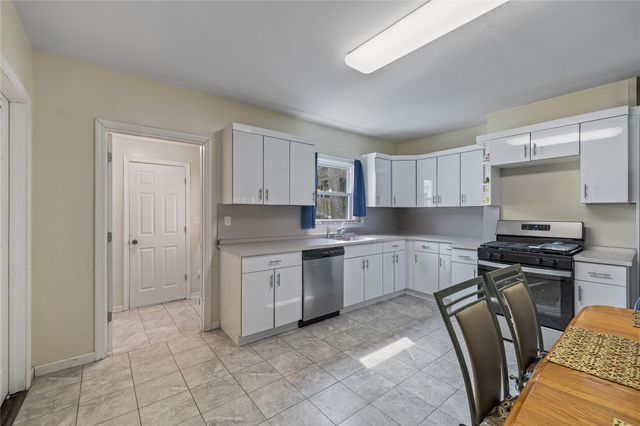9 Boulderberg Road, Tomkins Cove, NY 10986