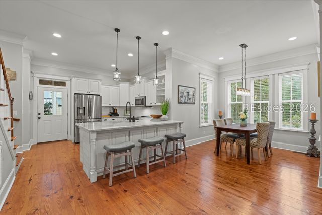 94 Gautier Pl, Beaufort, SC 29902