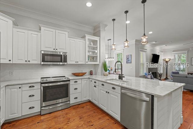 94 Gautier Pl, Beaufort, SC 29902