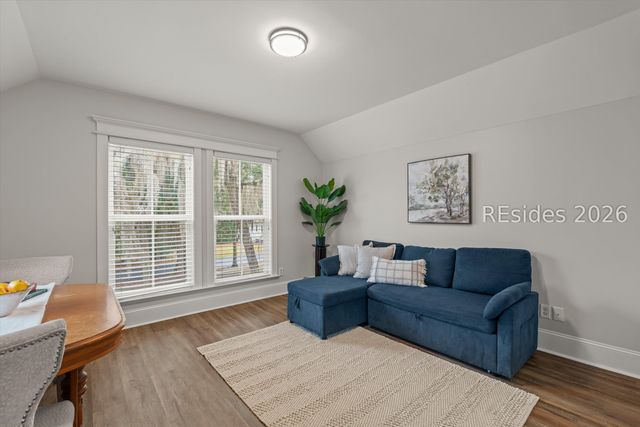 94 Gautier Pl, Beaufort, SC 29902