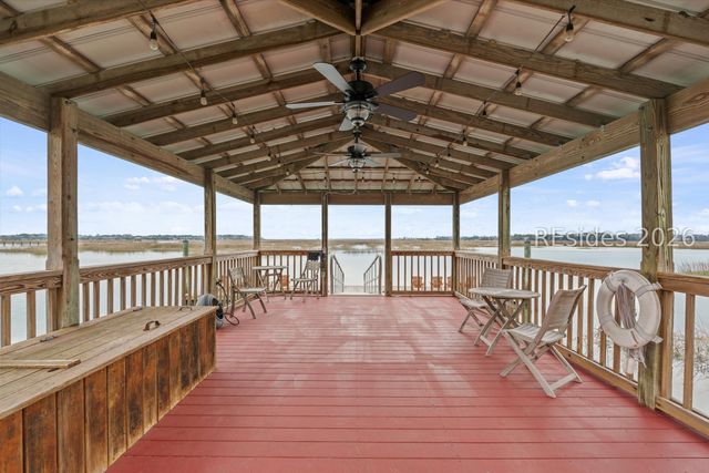 94 Gautier Pl, Beaufort, SC 29902