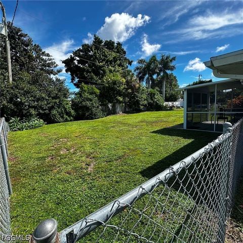 1517 SE 42nd ST, Cape Coral, FL 33904