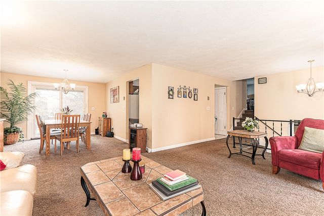 72 Janet Court, Warwick, RI 02886