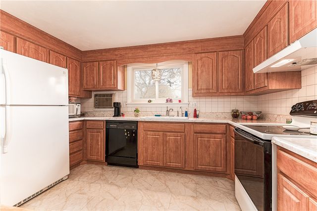 72 Janet Court, Warwick, RI 02886