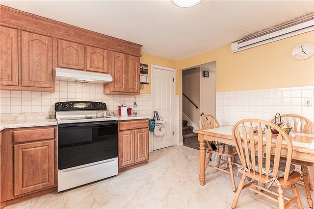 72 Janet Court, Warwick, RI 02886