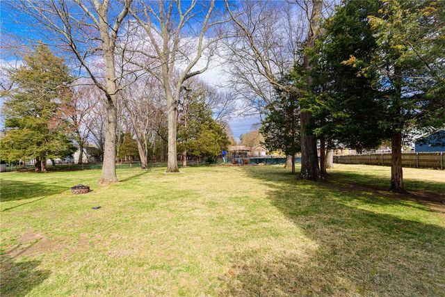 72 Janet Court, Warwick, RI 02886