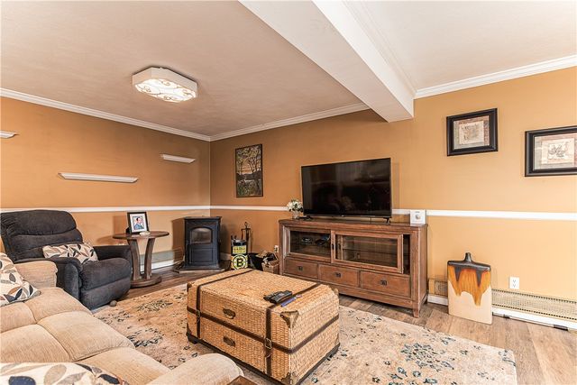 72 Janet Court, Warwick, RI 02886