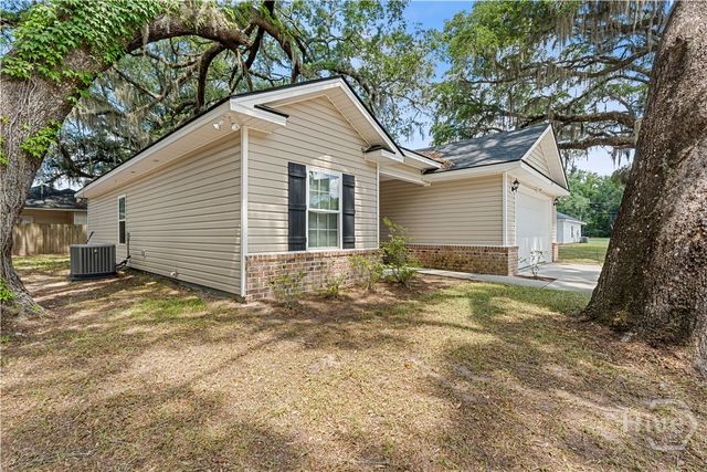 37 Douglas Road, Allenhurst, GA 31301