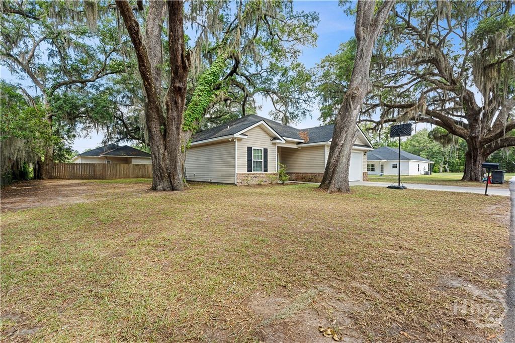 37 Douglas Road, Allenhurst, GA 31301